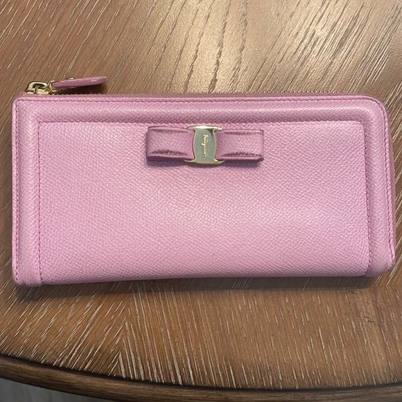 FERRAGAMO pink zip wallet with bow and original box - Used - Authentic - Picture 3 of 13